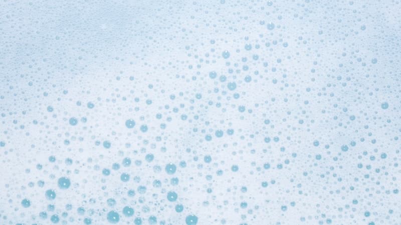 ポリソルベート（界面活性剤）の役割と分解：界面ストレスと微粒子